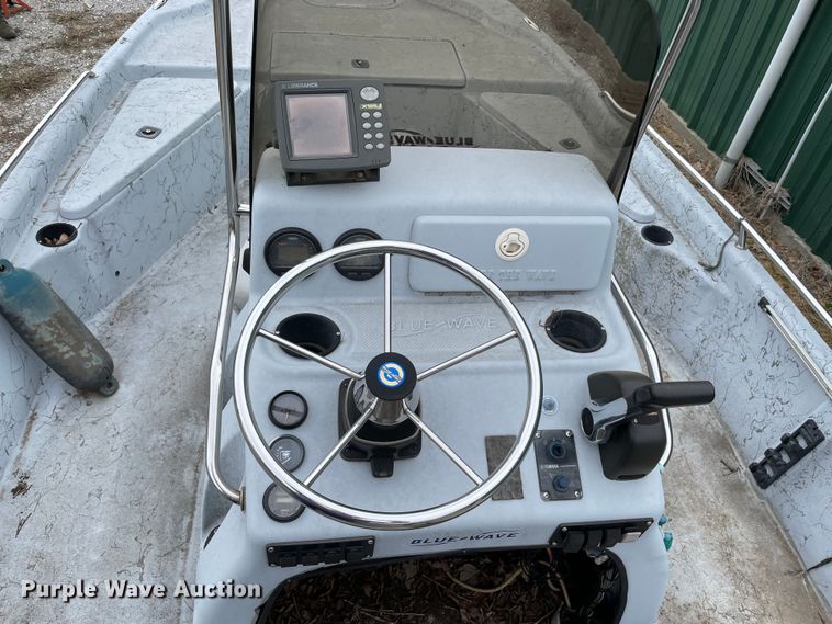 image for item MM9457 2005 Blue Wave  boat