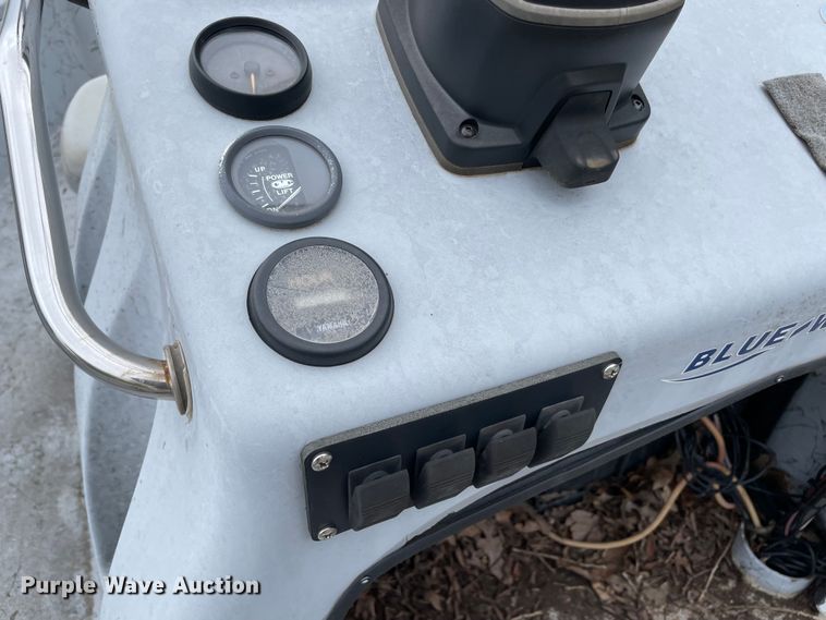 image for item MM9457 2005 Blue Wave  boat