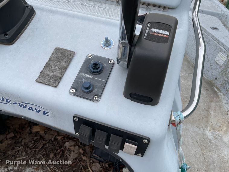 image for item MM9457 2005 Blue Wave  boat