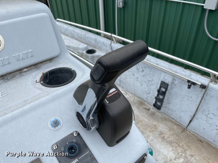 image for item MM9457 2005 Blue Wave  boat