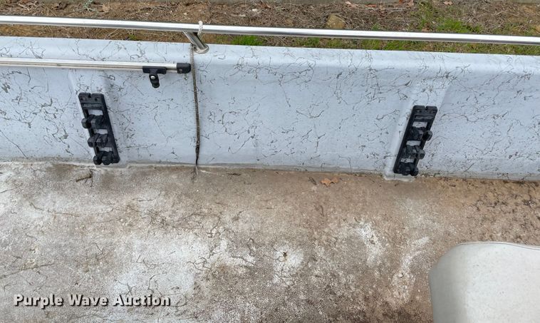 image for item MM9457 2005 Blue Wave  boat