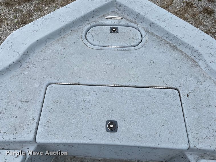 image for item MM9457 2005 Blue Wave  boat