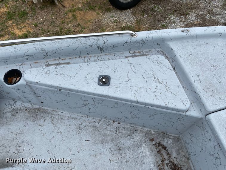 image for item MM9457 2005 Blue Wave  boat