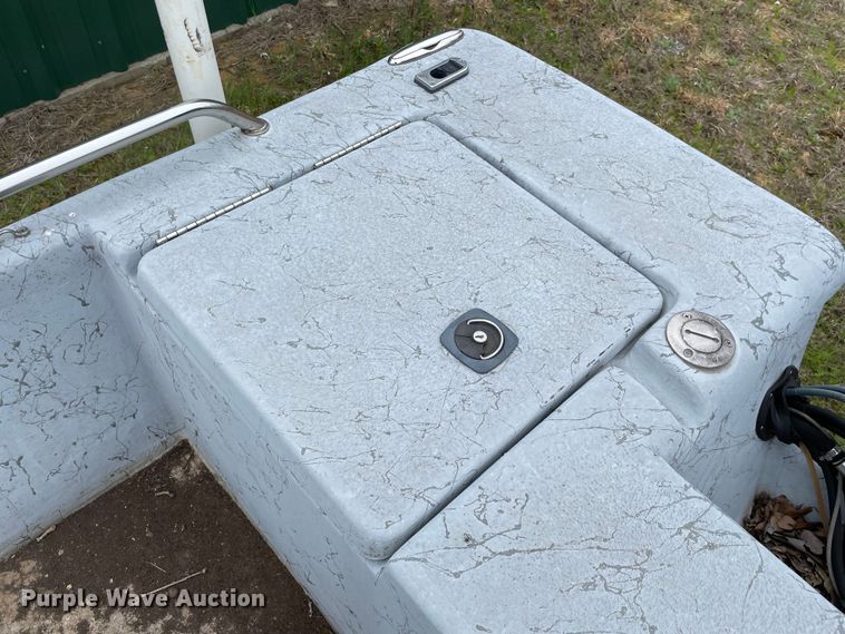 image for item MM9457 2005 Blue Wave  boat