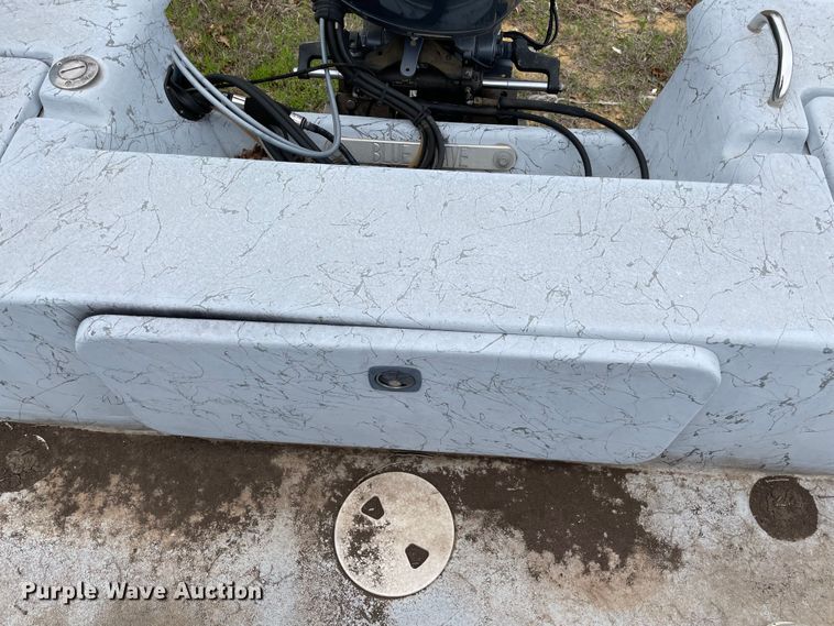 image for item MM9457 2005 Blue Wave  boat