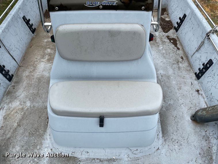 image for item MM9457 2005 Blue Wave  boat