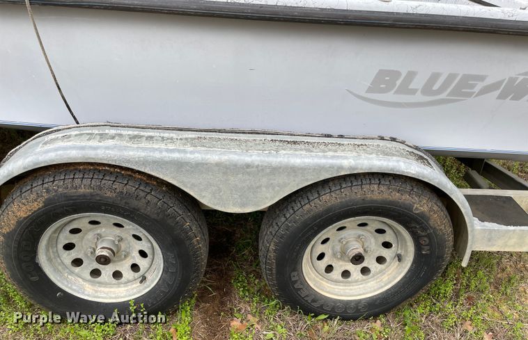 image for item MM9457 2005 Blue Wave  boat