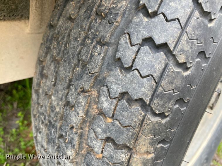 image for item MM9457 2005 Blue Wave  boat