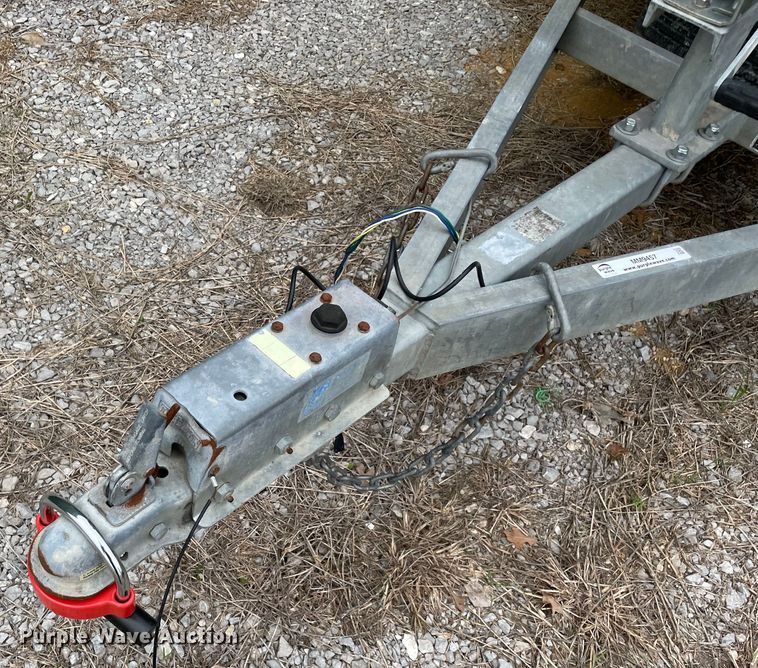 image for item MM9457 2005 Blue Wave  boat