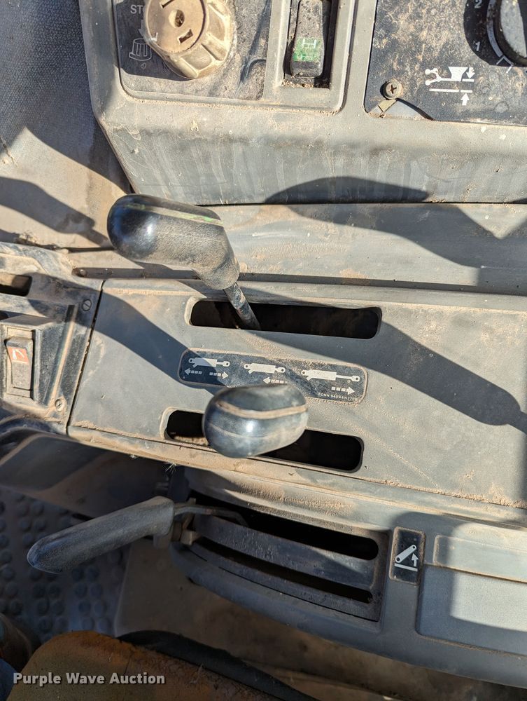 image for item MN9791 1994 Ford 8240  MFWD tractor