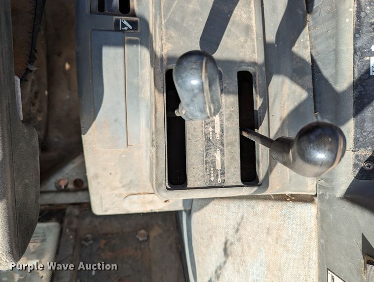 image for item MN9791 1994 Ford 8240  MFWD tractor