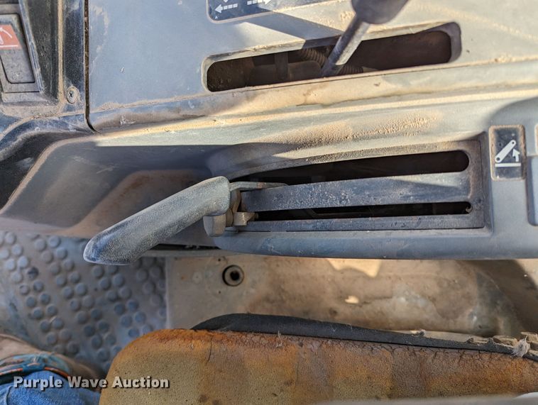 image for item MN9791 1994 Ford 8240  MFWD tractor