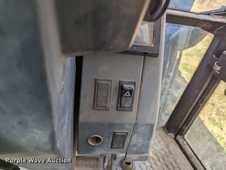 image for item MN9791 1994 Ford 8240  MFWD tractor