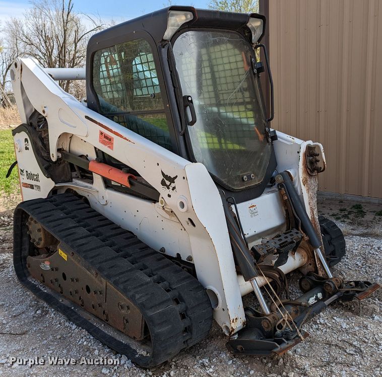 image for item MN9798 2013 Bobcat T750  tracked skid steer loader