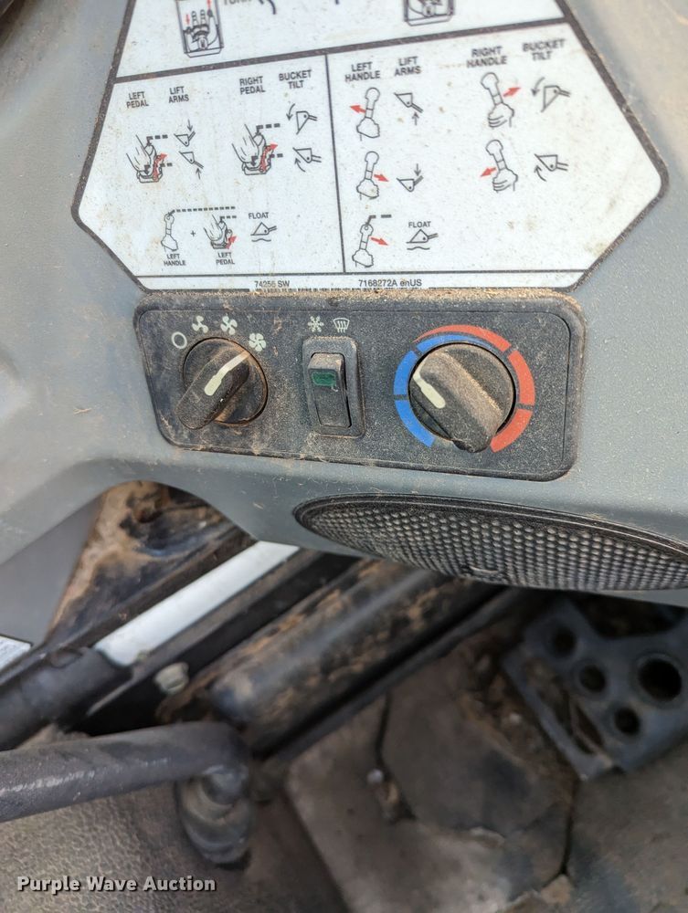 image for item MN9798 2013 Bobcat T750  tracked skid steer loader