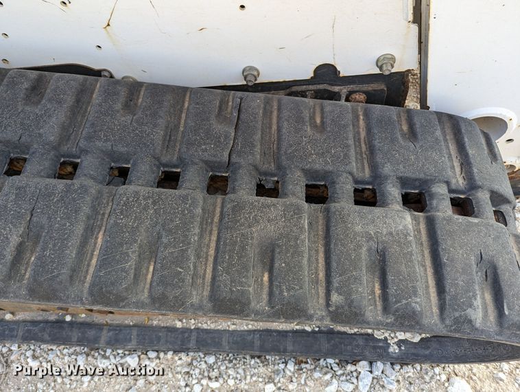 image for item MN9798 2013 Bobcat T750  tracked skid steer loader