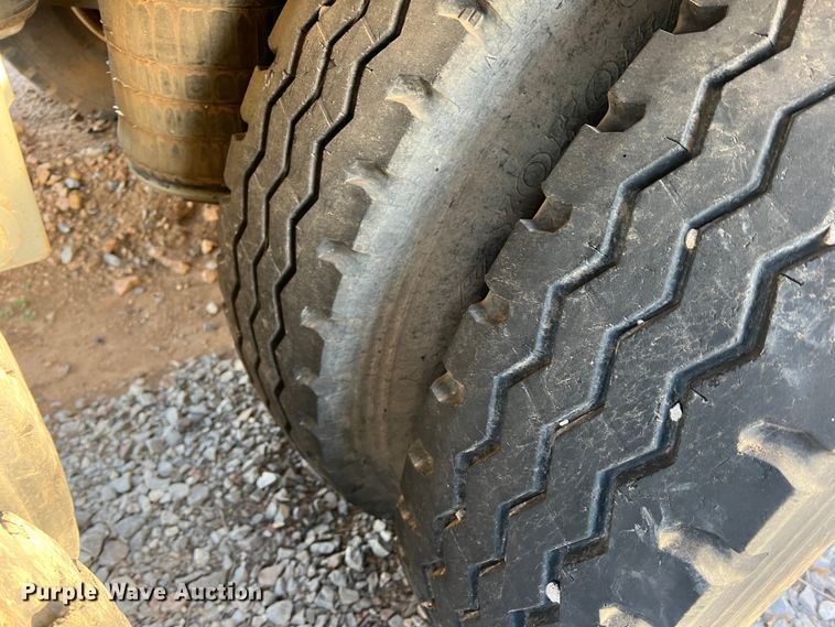 image for item MQ9841 2009 Smith Co S3-42-34  side dump trailer