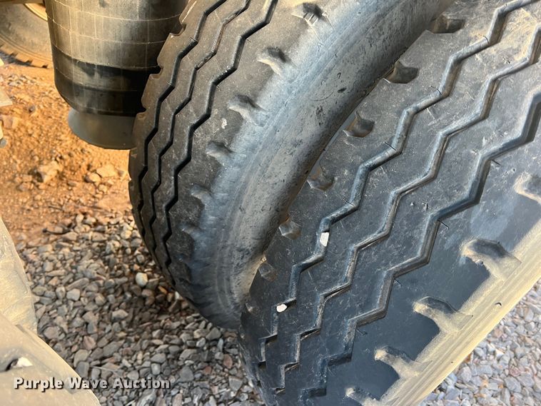 image for item MQ9841 2009 Smith Co S3-42-34  side dump trailer