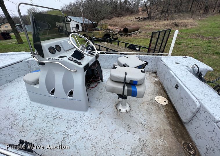 image for item MY9569 2005 Blue Wave 190  boat