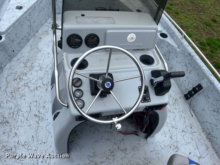 image for item MY9569 2005 Blue Wave 190  boat