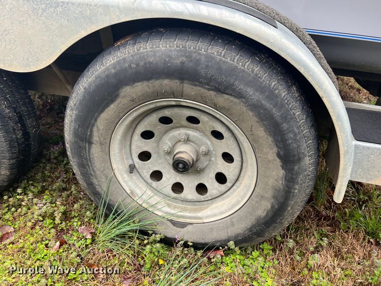 image for item MY9569 2005 Blue Wave 190  boat