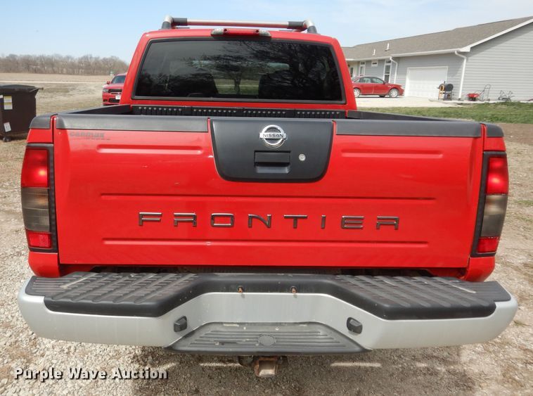 image for item DK1763 2004 Nissan Frontier  Crew Cab pickup truck