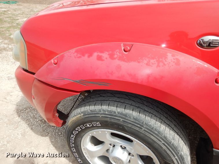 image for item DK1763 2004 Nissan Frontier  Crew Cab pickup truck