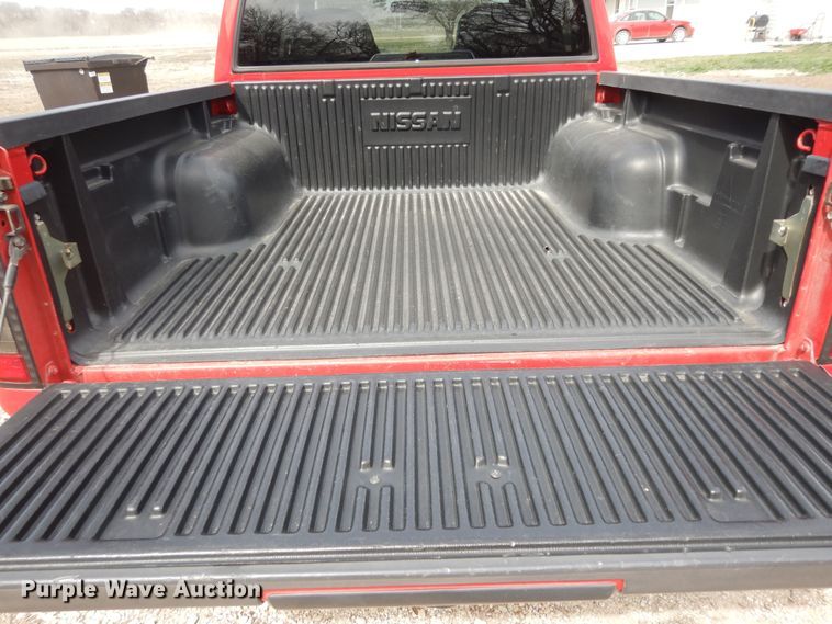 image for item DK1763 2004 Nissan Frontier  Crew Cab pickup truck