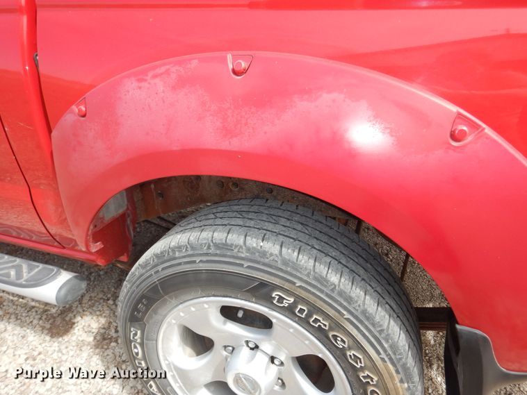 image for item DK1763 2004 Nissan Frontier  Crew Cab pickup truck