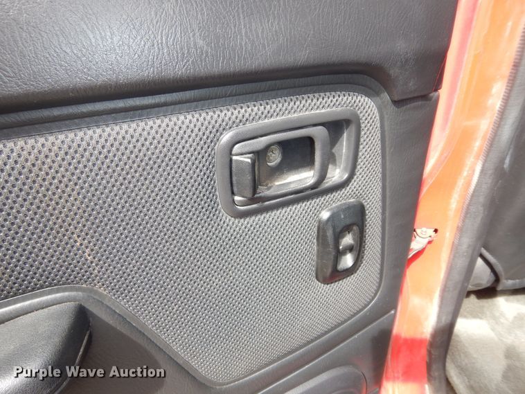 image for item DK1763 2004 Nissan Frontier  Crew Cab pickup truck