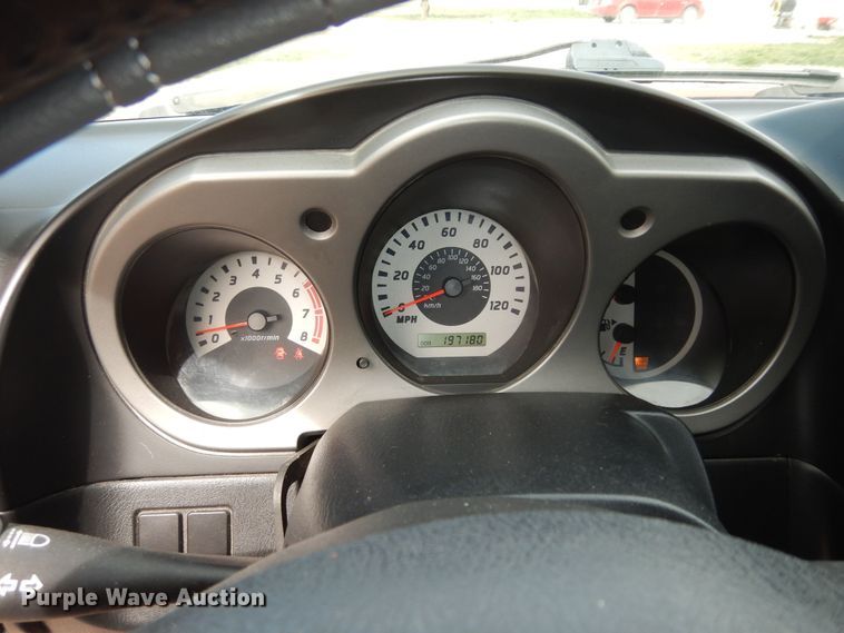 image for item DK1763 2004 Nissan Frontier  Crew Cab pickup truck