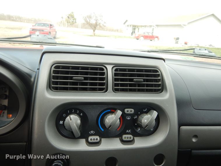 image for item DK1763 2004 Nissan Frontier  Crew Cab pickup truck