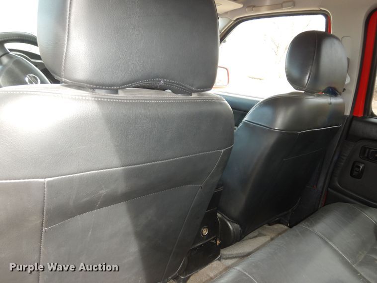 image for item DK1763 2004 Nissan Frontier  Crew Cab pickup truck