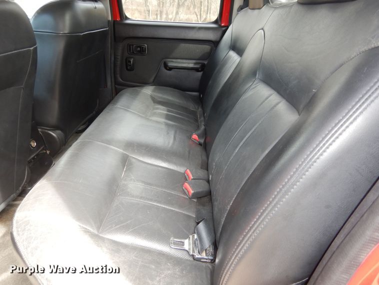 image for item DK1763 2004 Nissan Frontier  Crew Cab pickup truck