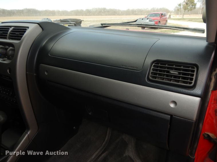 image for item DK1763 2004 Nissan Frontier  Crew Cab pickup truck