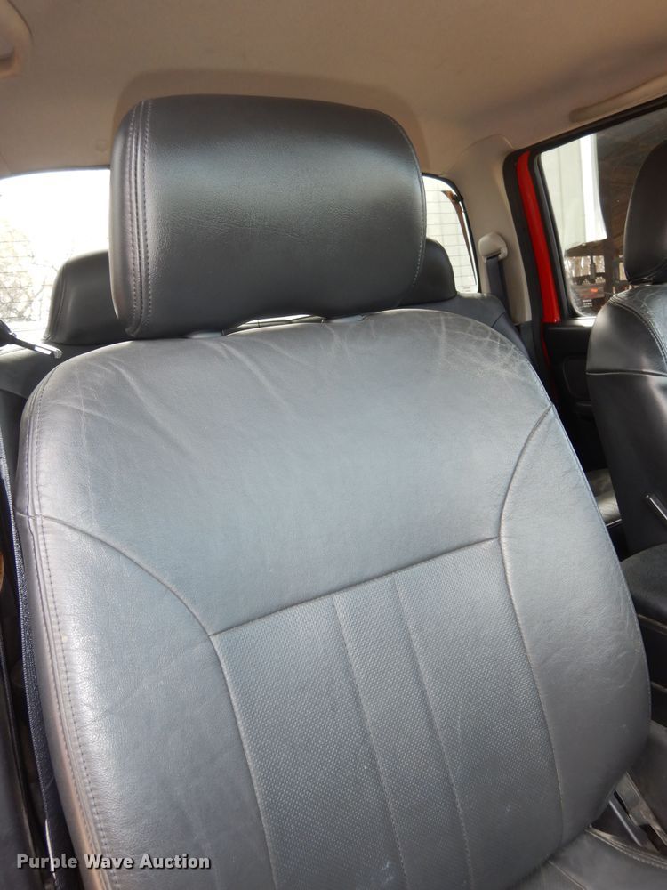 image for item DK1763 2004 Nissan Frontier  Crew Cab pickup truck