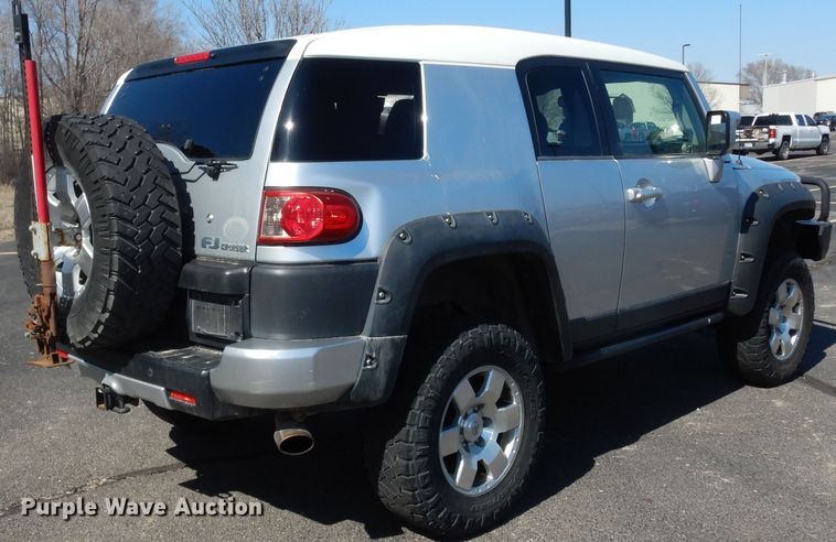 image for item DK7735 2007 Toyota FJ Cruiser  SUV