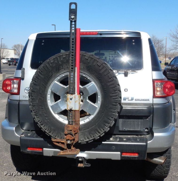 image for item DK7735 2007 Toyota FJ Cruiser  SUV