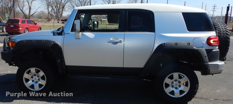 image for item DK7735 2007 Toyota FJ Cruiser  SUV