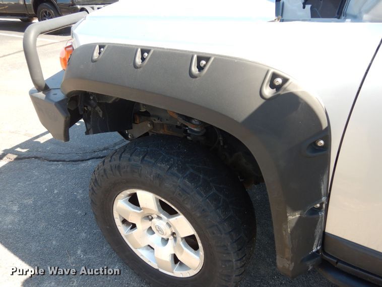 image for item DK7735 2007 Toyota FJ Cruiser  SUV