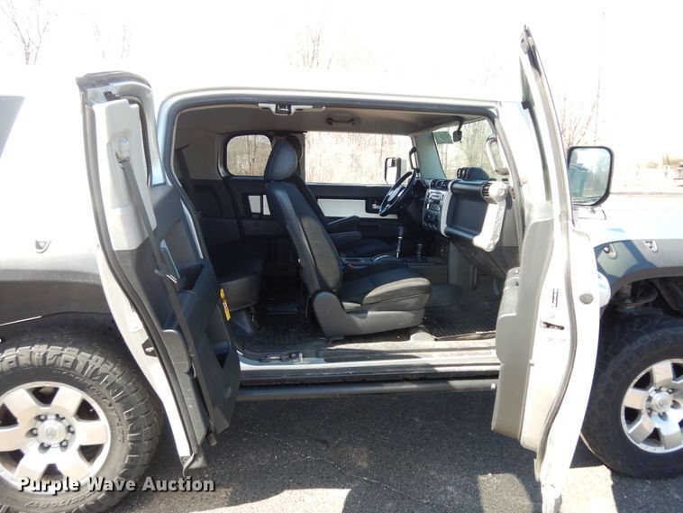 image for item DK7735 2007 Toyota FJ Cruiser  SUV