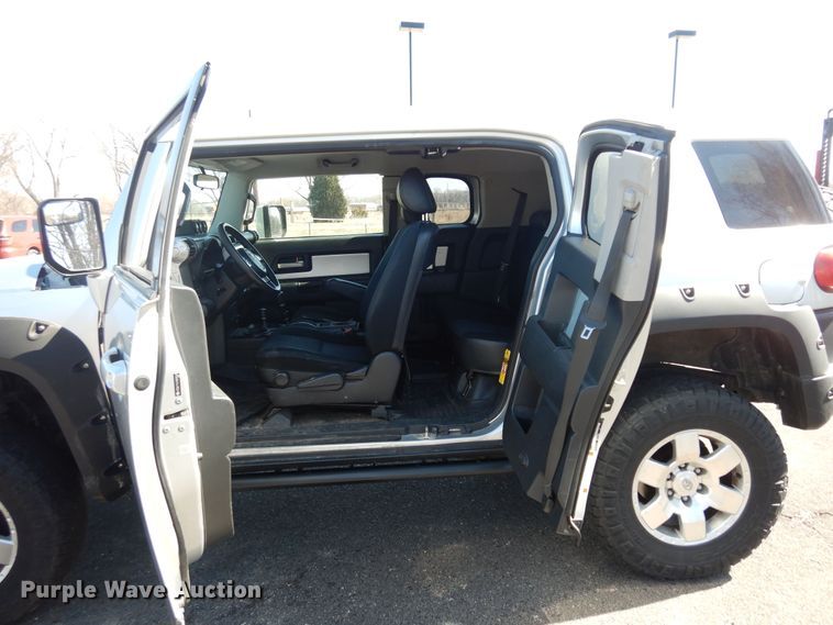 image for item DK7735 2007 Toyota FJ Cruiser  SUV