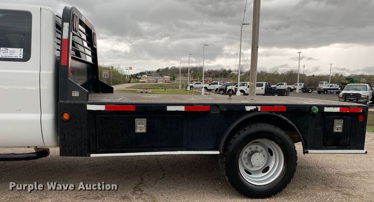 image for item DL7107 2012 Ford F550 Super Duty  SuperCab flatbed truck