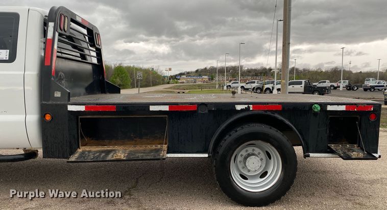image for item DL7107 2012 Ford F550 Super Duty  SuperCab flatbed truck