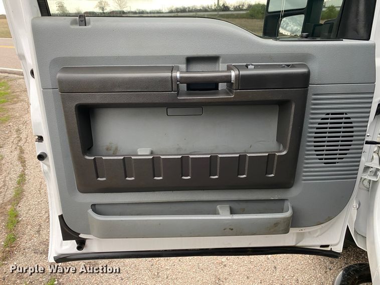 image for item DL7107 2012 Ford F550 Super Duty  SuperCab flatbed truck