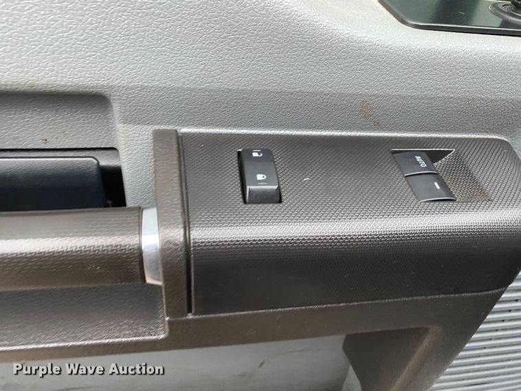 image for item DL7107 2012 Ford F550 Super Duty  SuperCab flatbed truck