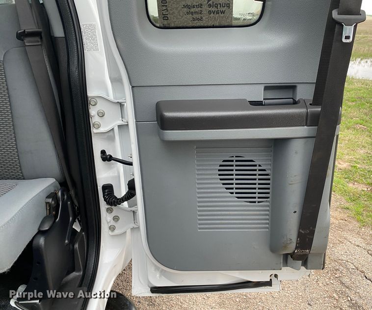 image for item DL7107 2012 Ford F550 Super Duty  SuperCab flatbed truck