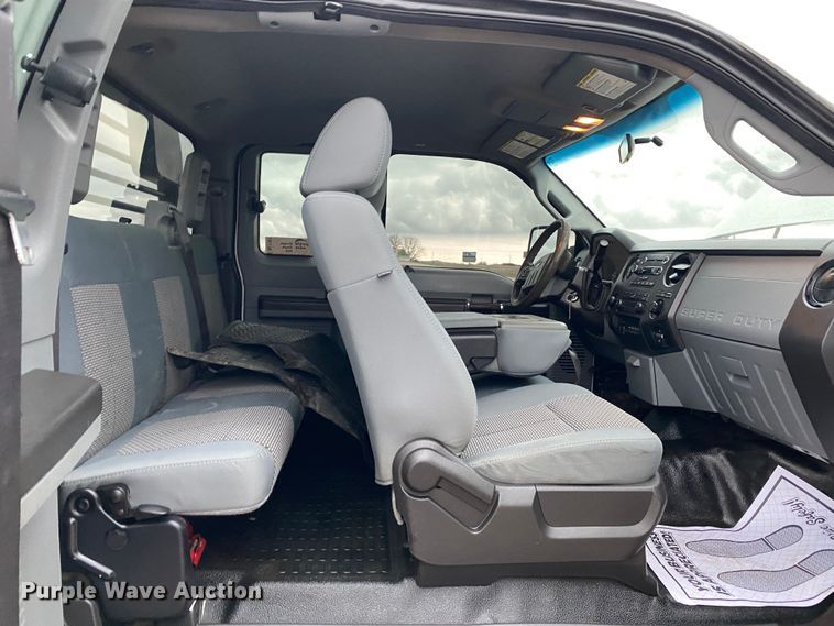 image for item DL7107 2012 Ford F550 Super Duty  SuperCab flatbed truck