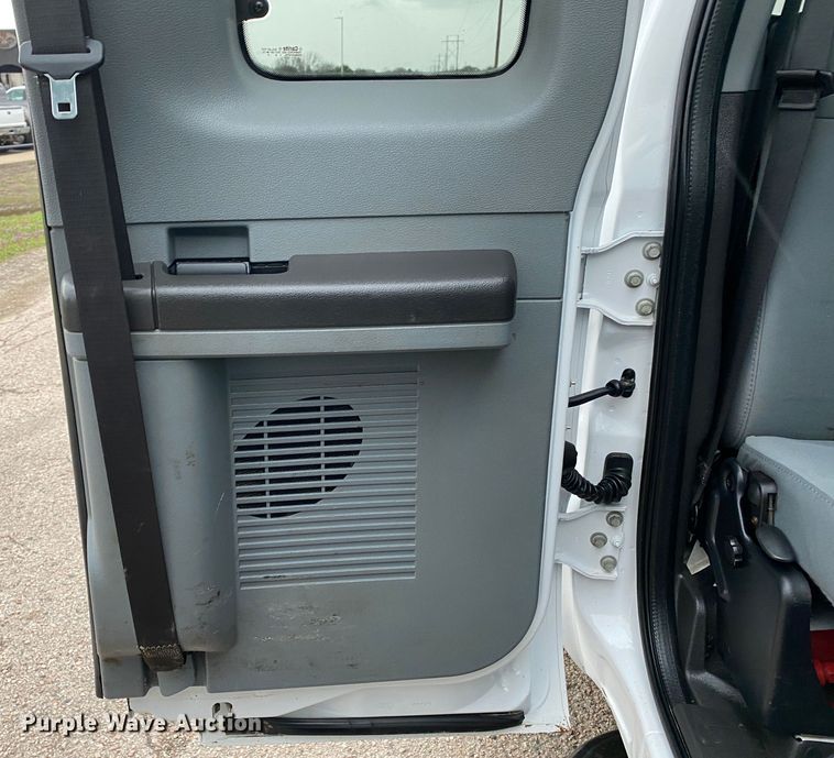 image for item DL7107 2012 Ford F550 Super Duty  SuperCab flatbed truck