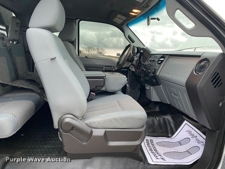 image for item DL7107 2012 Ford F550 Super Duty  SuperCab flatbed truck